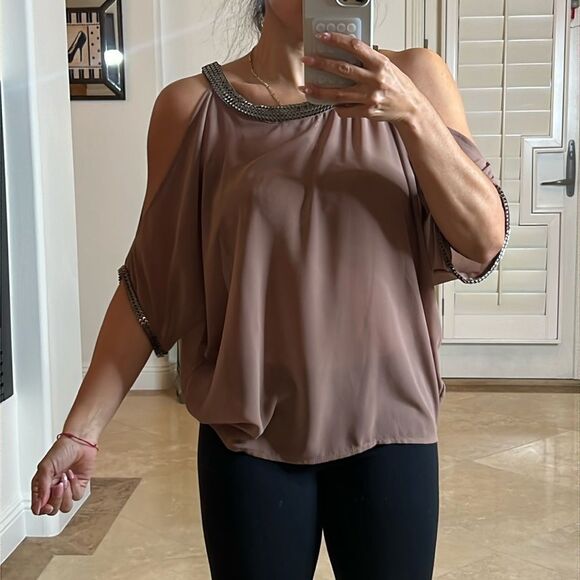 💕NWT Gorgeous blouse💕 - Picture 1 of 7